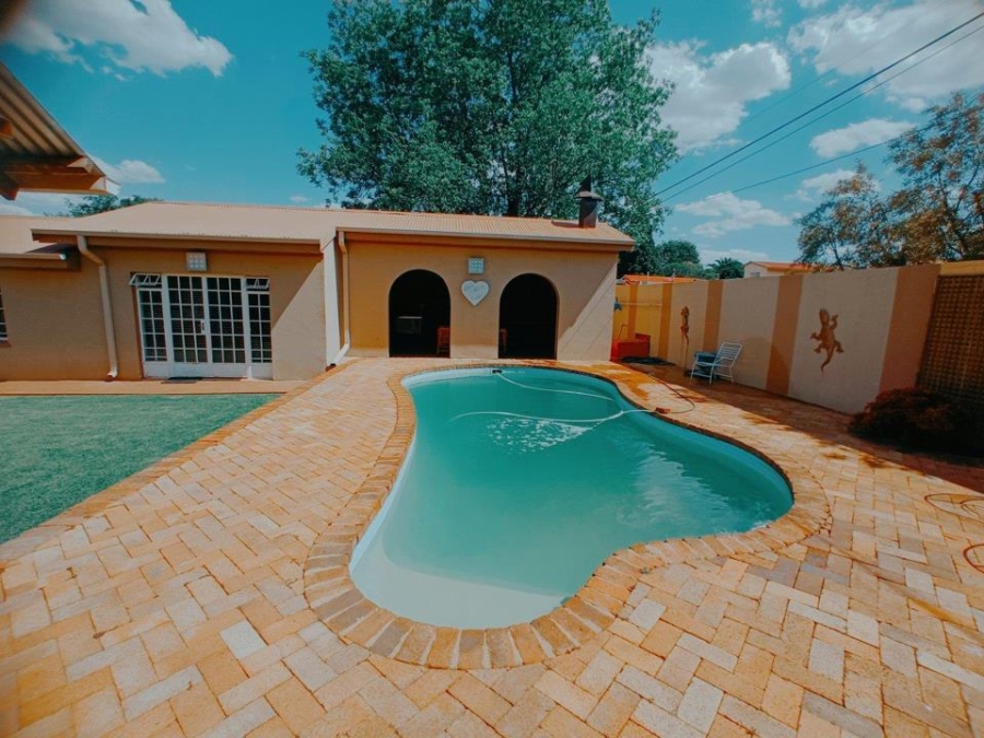 3 Bedroom Property for Sale in Potchefstroom Industrial North West